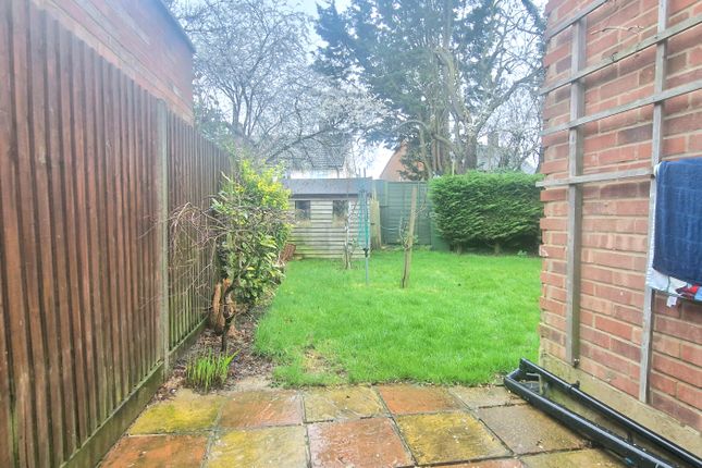 Property to rent in Kenford Close, Watford