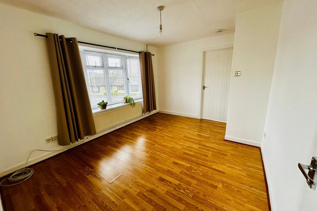 9 Bay View Gardens, Neath photo 5