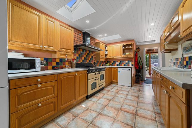 31, Harwich Road, Lawford photo 4