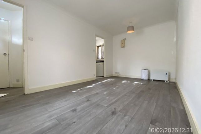 52, Stephensons Court, Berks photo 4