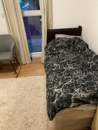 Thumbnail Room to rent in Buckingham Road, Room 5, London