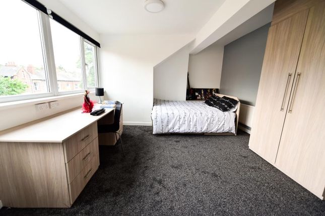 Thumbnail Property to rent in Ebberston Terrace, Hyde Park, Leeds