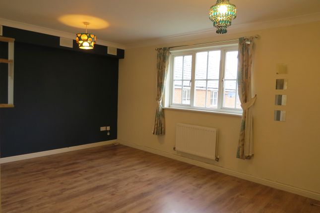 8, Cresscombe Close, Gillingham photo 3