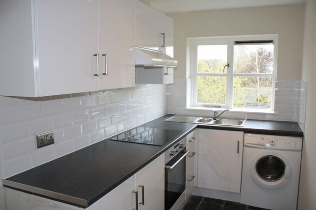 Flat to rent in Wentworth Road, Thame