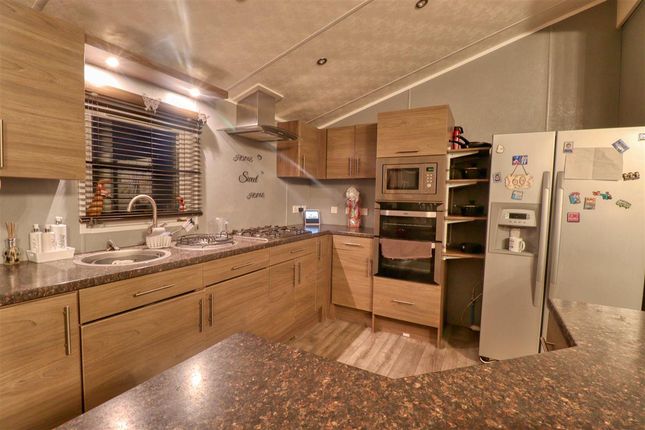 8, Rose Way, St Osyth photo 3