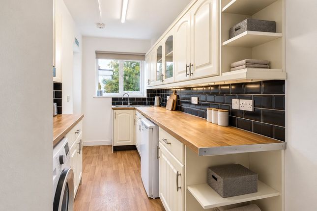 69, Cedar Road, Hampshire photo 4
