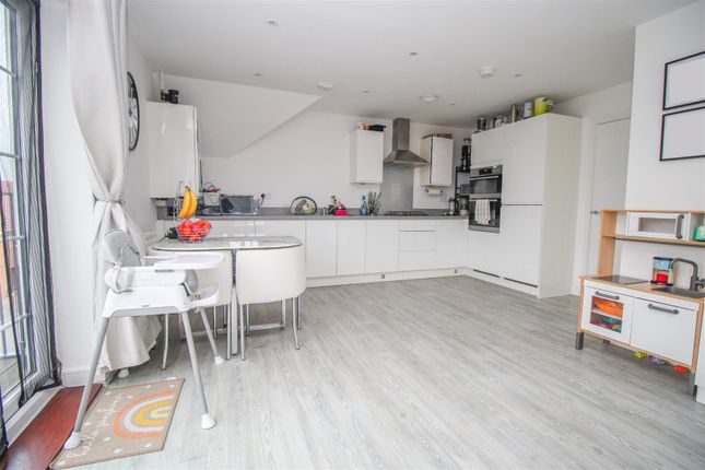 40, Plover Crescent, Old Harlow photo 4
