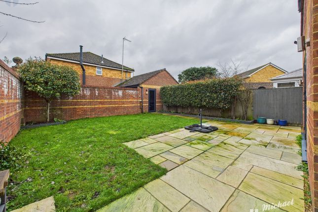 2 The Pastures, Aylesbury photo 4