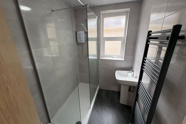 7 Bernard Street, Swansea photo 4