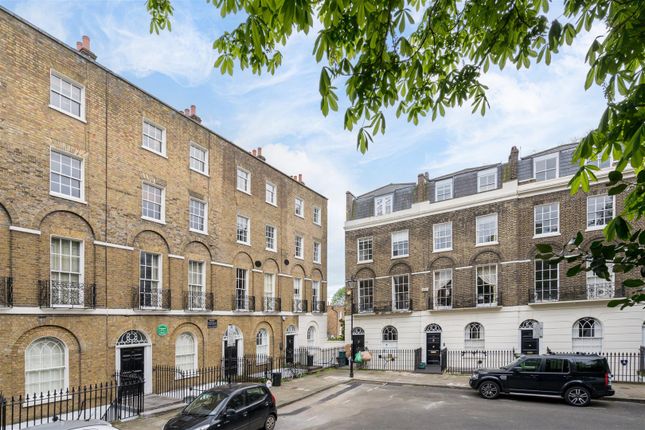 Flat to rent in Canonbury Square, London