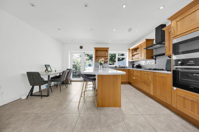 66 Suffolk Road, Barking photo 4