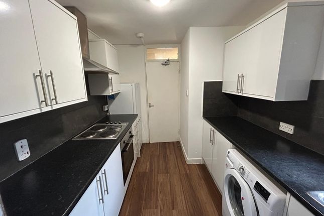Block D 52, Chelsea Close, London photo 4