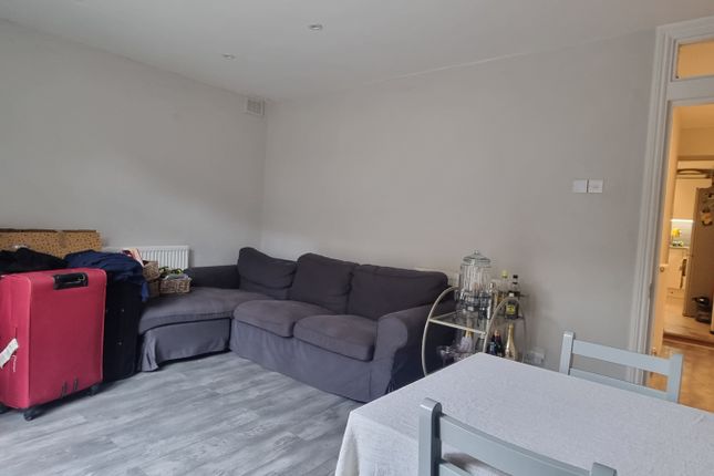Flat to rent in New Cross Road, New Cross