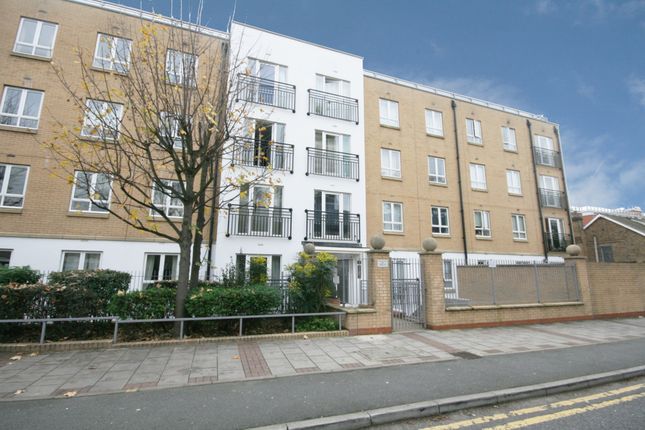 Thumbnail Flat for sale in Windmill Lane, London