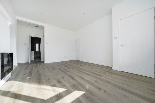 32 Collyer Avenue, Bognor Regis photo 3