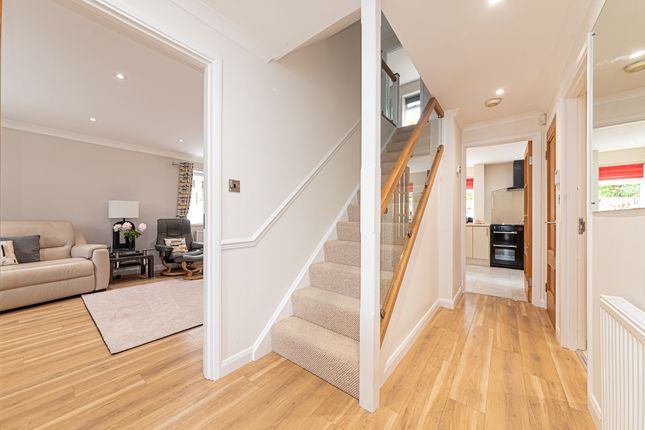 24 The Burlings, Ascot photo 2