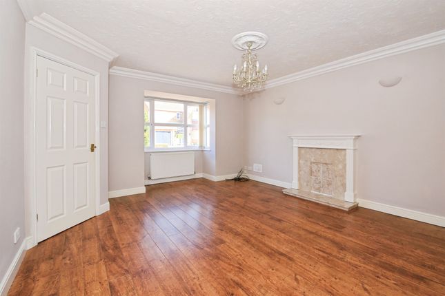 5, Elm Park, Peterborough photo 3