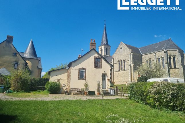 Thumbnail Villa for sale in Saint-Michel-De-La-Roë, Mayenne, Pays De La Loire