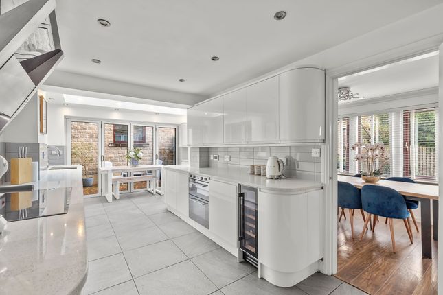 2 Scarwood Close, Bingley photo 4