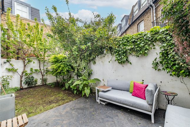 Terraced house for sale in Montefiore Street, London