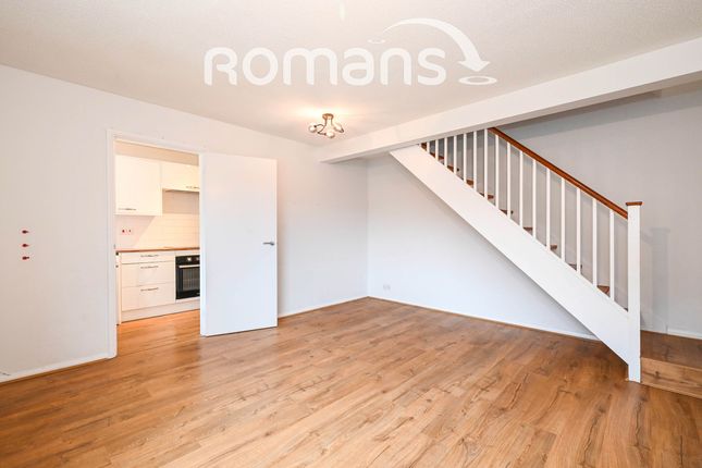 10, Suffolk Close, Wokingham photo 2