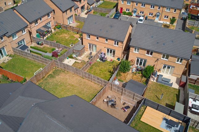 15, Lapwing Close, Huddersfield photo 3