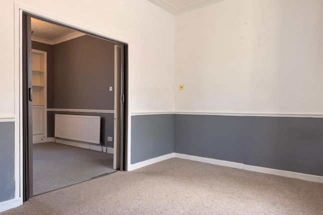 47, Maes Road, Llanelli photo 4