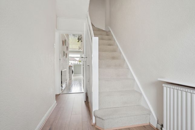 10 Leggatts Close, Watford photo 2