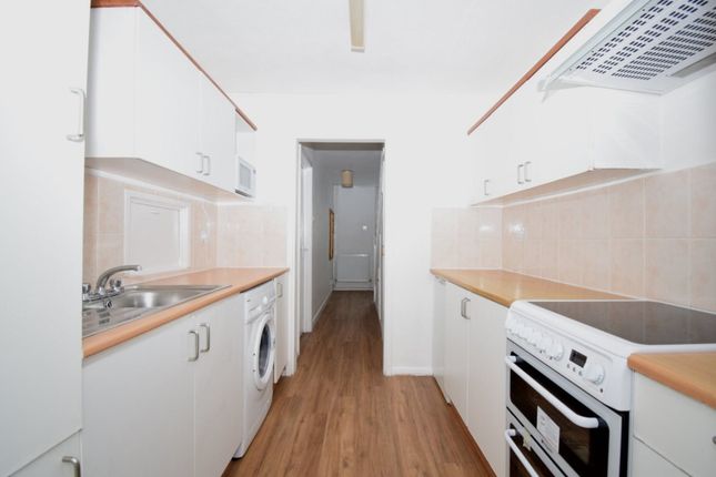 Flat 8,, Grand Parade, Hook photo 4