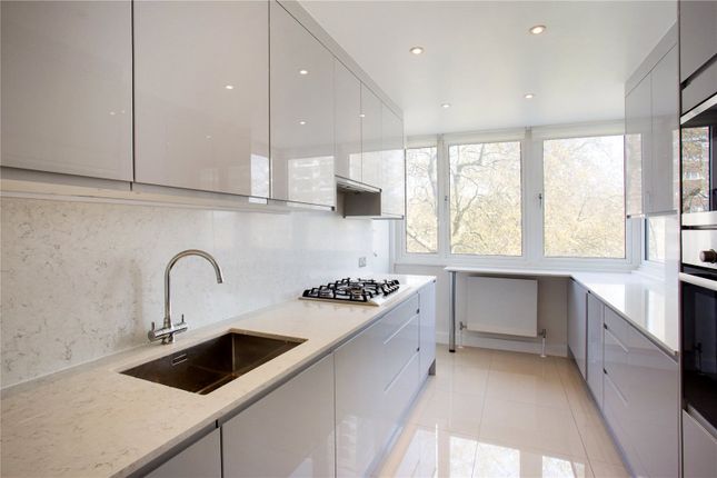 Flat for sale in Hyde Park Crescent, London