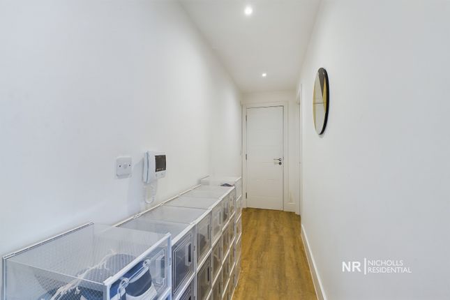 Flat for sale in North Ash Road, New Ash Green, Longfield.