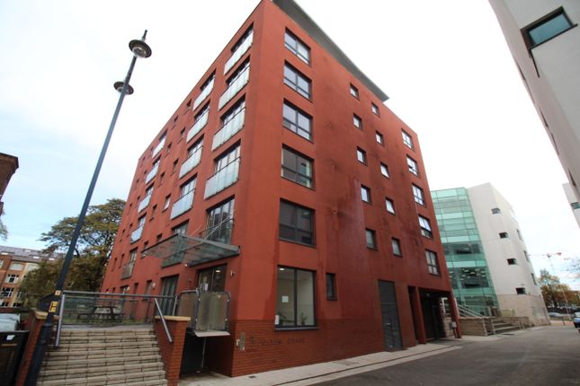 Flat to rent in Colton Square, Leicester