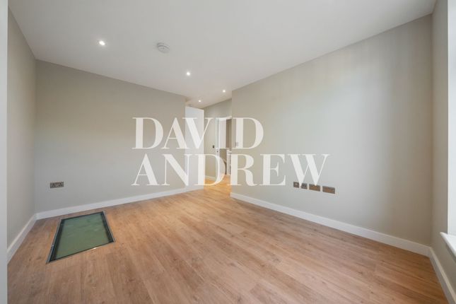 Flat 2, 113 Fortis Green, London photo 4