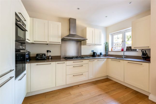 10, Betchworth Place, Dorking photo 3