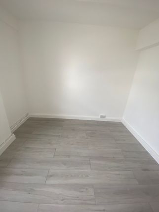 Flat 5, Everglade House, London photo 4