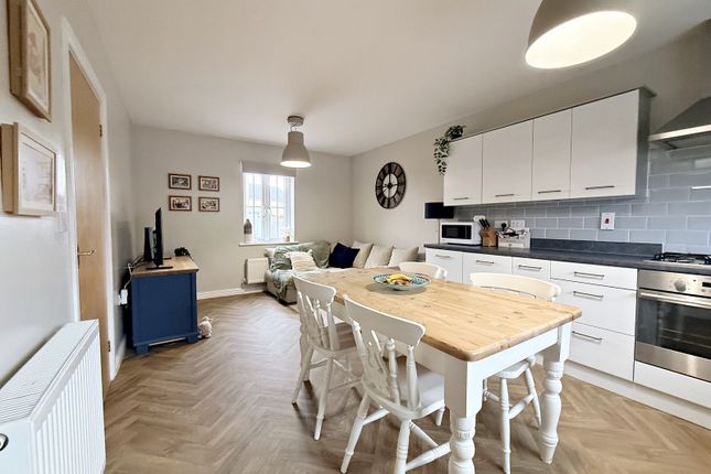 108, Lonydd Glas, Pontyclun photo 2