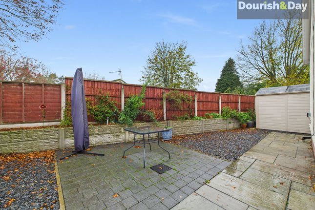 8 Lodgefield Park, Stafford photo 4