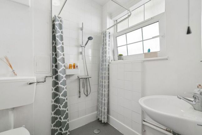 Flat 3 George Beare Lodge, Worsopp Drive, London photo 2