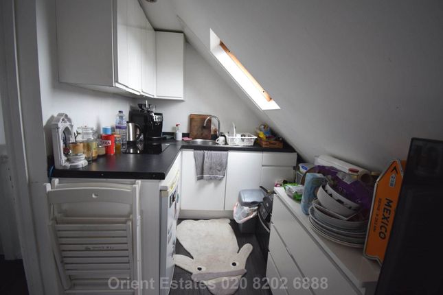 Top Floor Flat, Enderseleigh Gardens, London photo 2