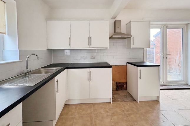 5, Waincliffe Mount, Leeds photo 4