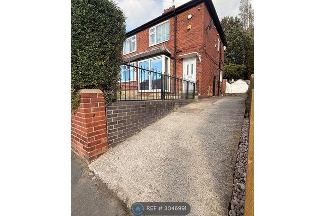 3-bed semi-detached on Blue Hill Crescent, Leeds, £1,150/mo