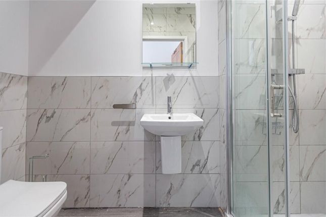 Bright And Modern Bathroom Suite Featuring Elegant...