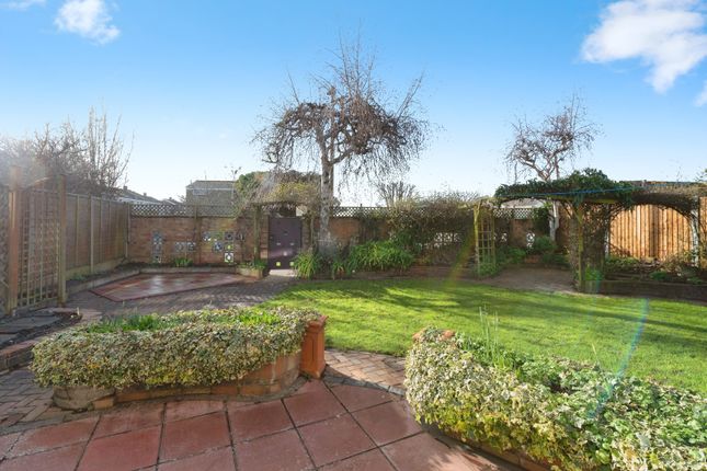 21, Raphael Drive, Southend-on-Sea photo 3