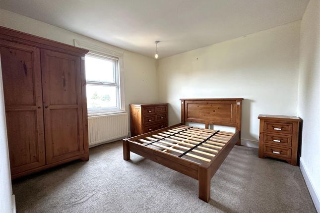 Terraced house for sale in Victoria Street, Newark