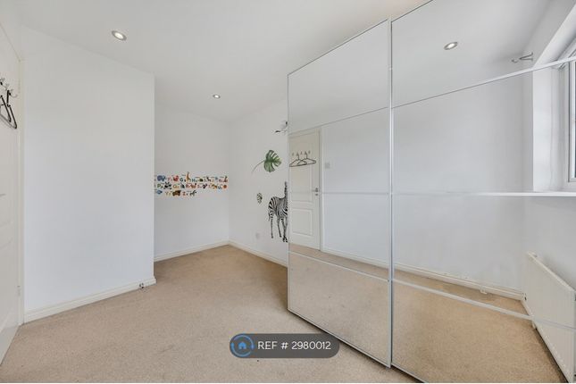 Karina Close, Chigwell photo 2