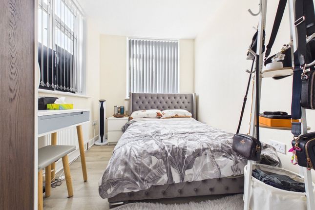 Flat 3,, 2A Hillingdon Road, Middlesex photo 5