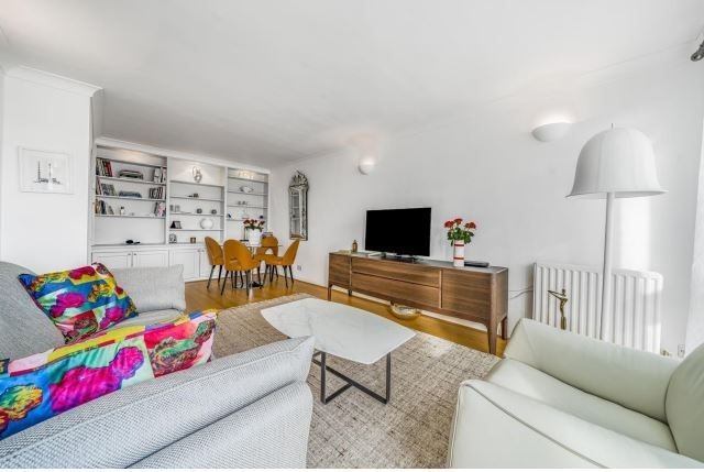 Thumbnail Flat to rent in Greville Place, London