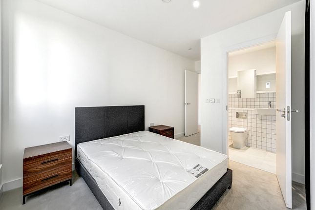 Flat to rent in Escapade Place, Blackwall Reach