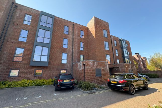1-bed flat on Flat 18, Blenheim House, Fowler Way, Uxbridge, £255,000