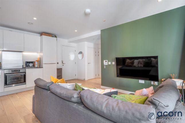 17, Everly House, 52 Capitol Way photo 3
